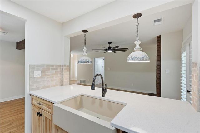 8346 NW Barrybrooke Drive, Kansas City, MO 64151