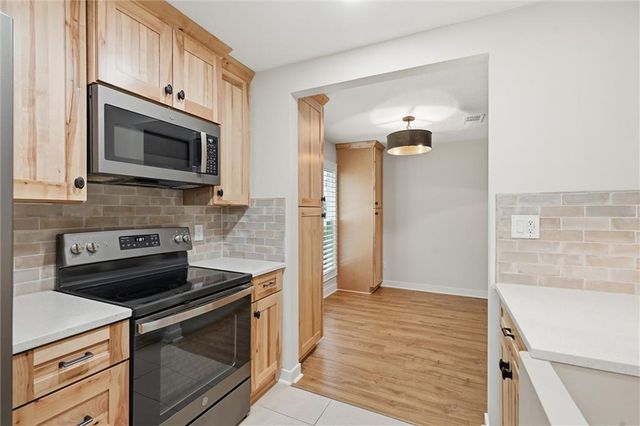 8346 NW Barrybrooke Drive, Kansas City, MO 64151