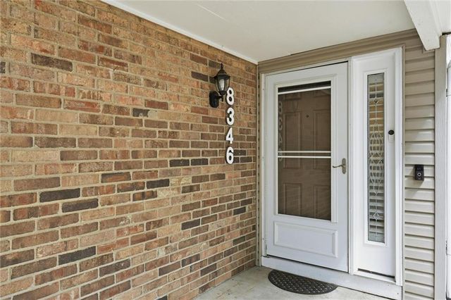 8346 NW Barrybrooke Drive, Kansas City, MO 64151