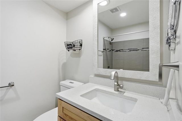 8346 NW Barrybrooke Drive, Kansas City, MO 64151