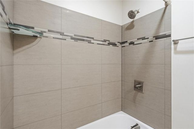 8346 NW Barrybrooke Drive, Kansas City, MO 64151