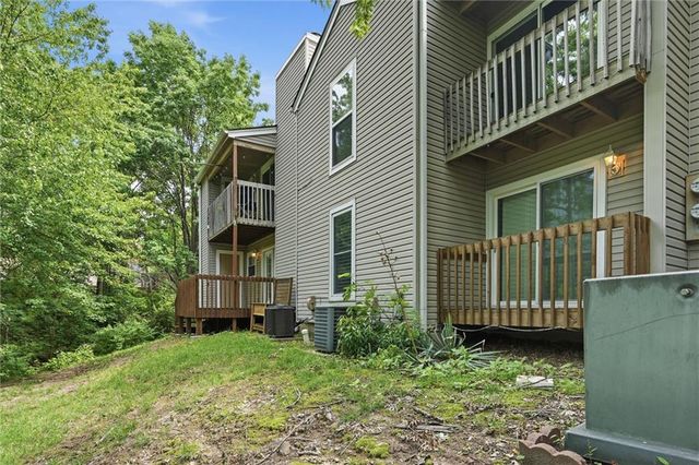 8346 NW Barrybrooke Drive, Kansas City, MO 64151