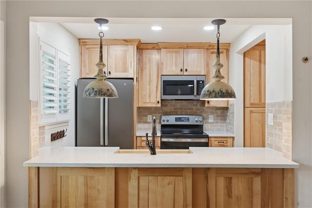 8346 NW Barrybrooke Drive, Kansas City, MO 64151