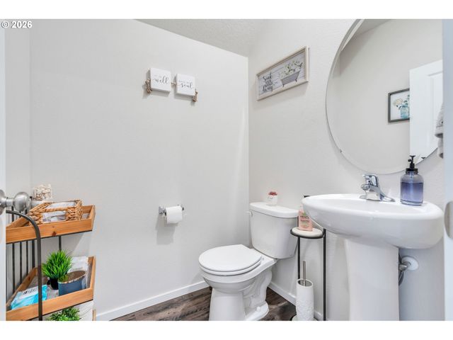 427 LOST LAKE NE St, Salem, OR 97301