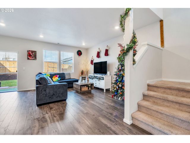 427 LOST LAKE NE St, Salem, OR 97301