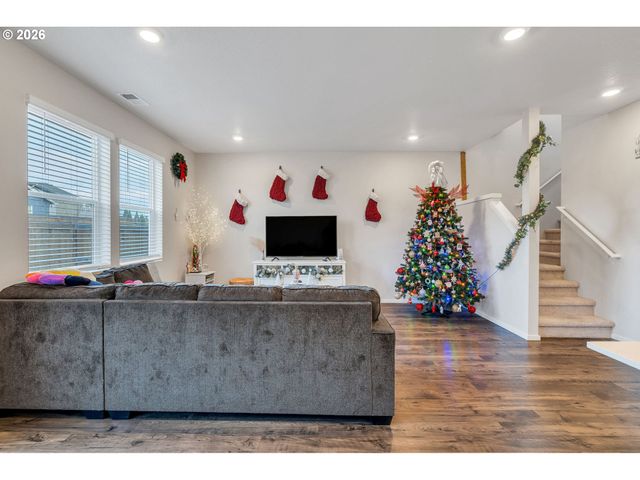 427 LOST LAKE NE St, Salem, OR 97301