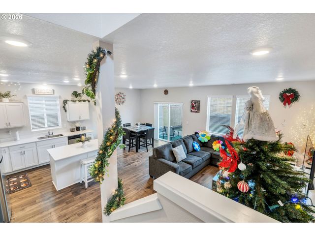 427 LOST LAKE NE St, Salem, OR 97301