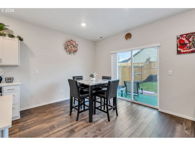 427 LOST LAKE NE St, Salem, OR 97301