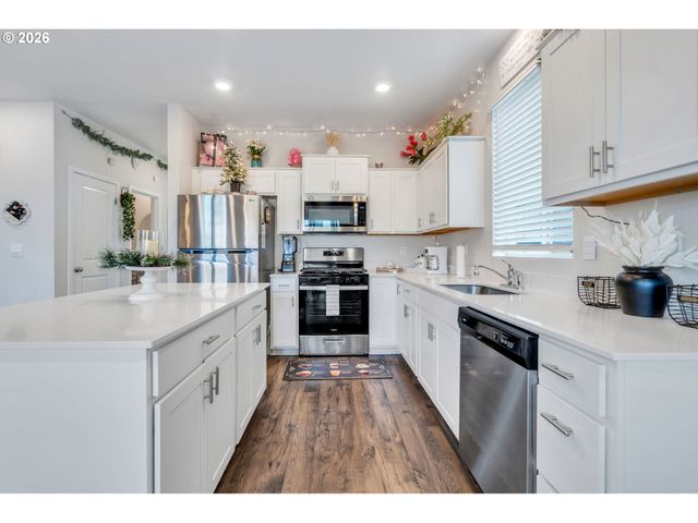 427 LOST LAKE NE St, Salem, OR 97301