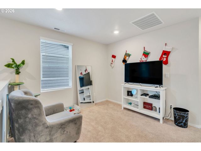 427 LOST LAKE NE St, Salem, OR 97301