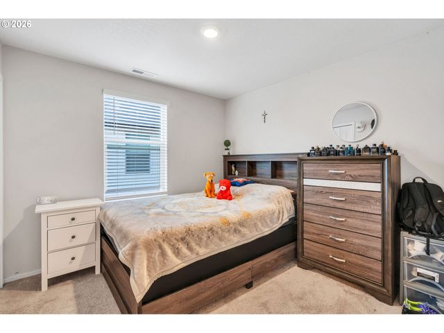 427 LOST LAKE NE St, Salem, OR 97301