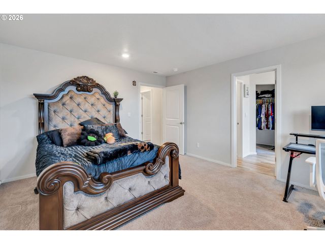 427 LOST LAKE NE St, Salem, OR 97301