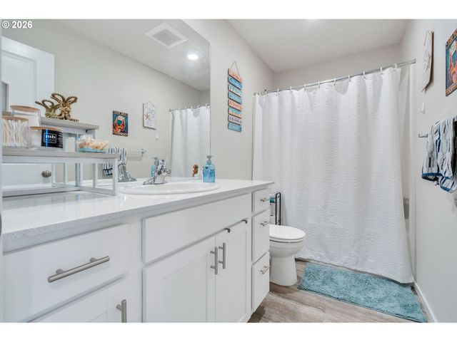 427 LOST LAKE NE St, Salem, OR 97301