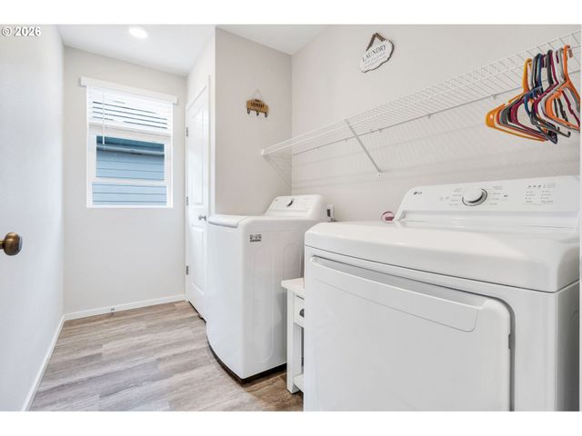 427 LOST LAKE NE St, Salem, OR 97301