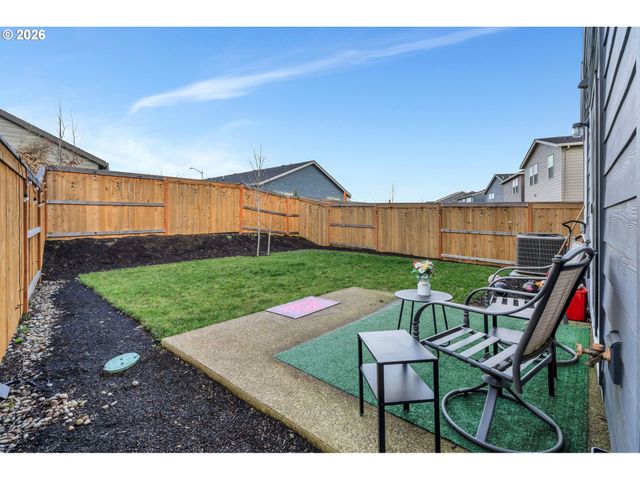 427 LOST LAKE NE St, Salem, OR 97301