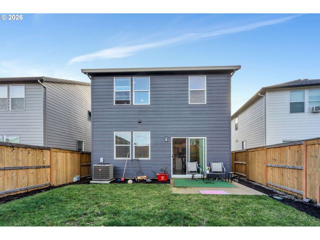 427 LOST LAKE NE St, Salem, OR 97301