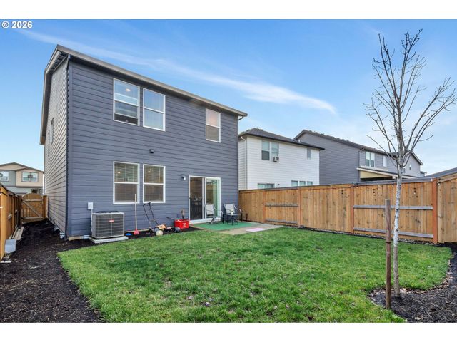 427 LOST LAKE NE St, Salem, OR 97301