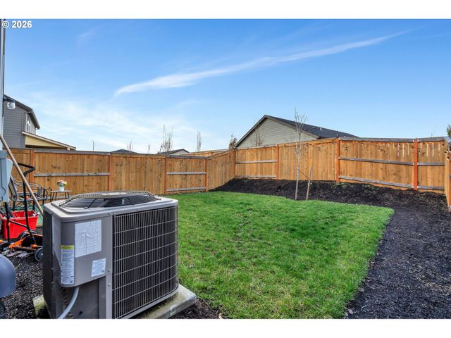 427 LOST LAKE NE St, Salem, OR 97301