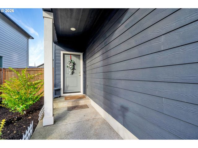 427 LOST LAKE NE St, Salem, OR 97301