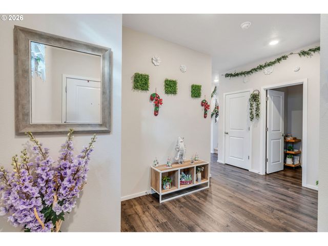 427 LOST LAKE NE St, Salem, OR 97301