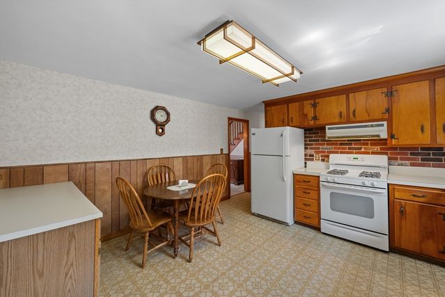 43 Rowena St, Worcester, MA 01606