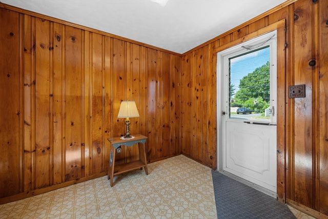 43 Rowena St, Worcester, MA 01606