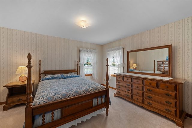43 Rowena St, Worcester, MA 01606