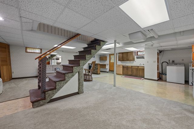 43 Rowena St, Worcester, MA 01606