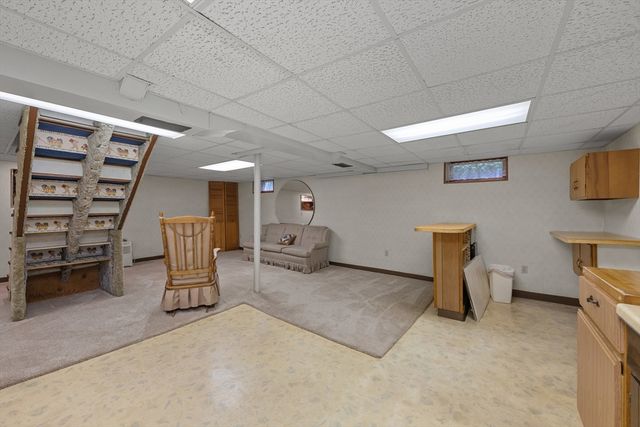 43 Rowena St, Worcester, MA 01606