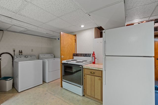 43 Rowena St, Worcester, MA 01606