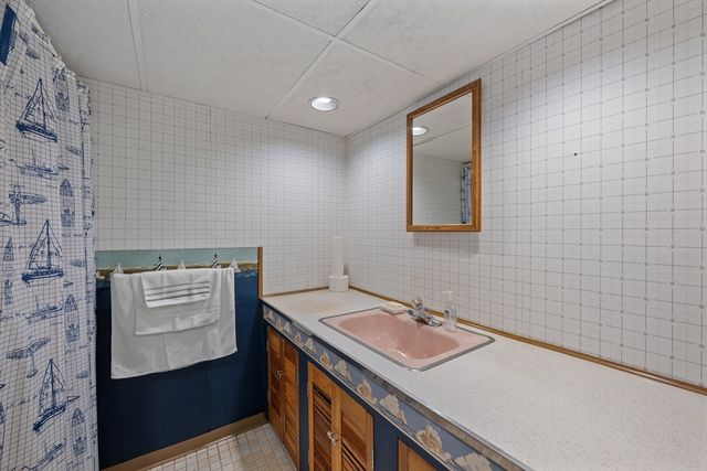 43 Rowena St, Worcester, MA 01606