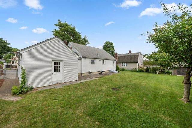 43 Rowena St, Worcester, MA 01606