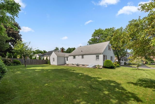 43 Rowena St, Worcester, MA 01606