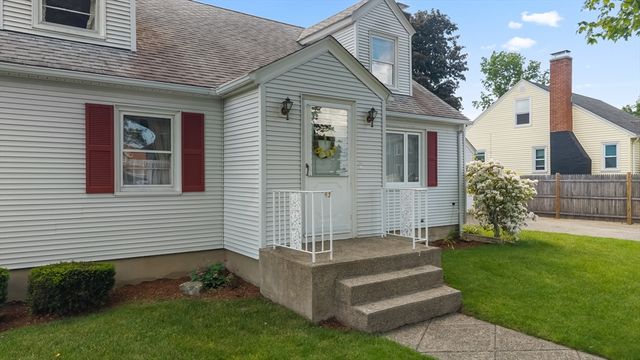 43 Rowena St, Worcester, MA 01606