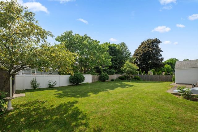 43 Rowena St, Worcester, MA 01606