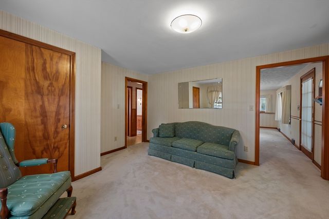 43 Rowena St, Worcester, MA 01606