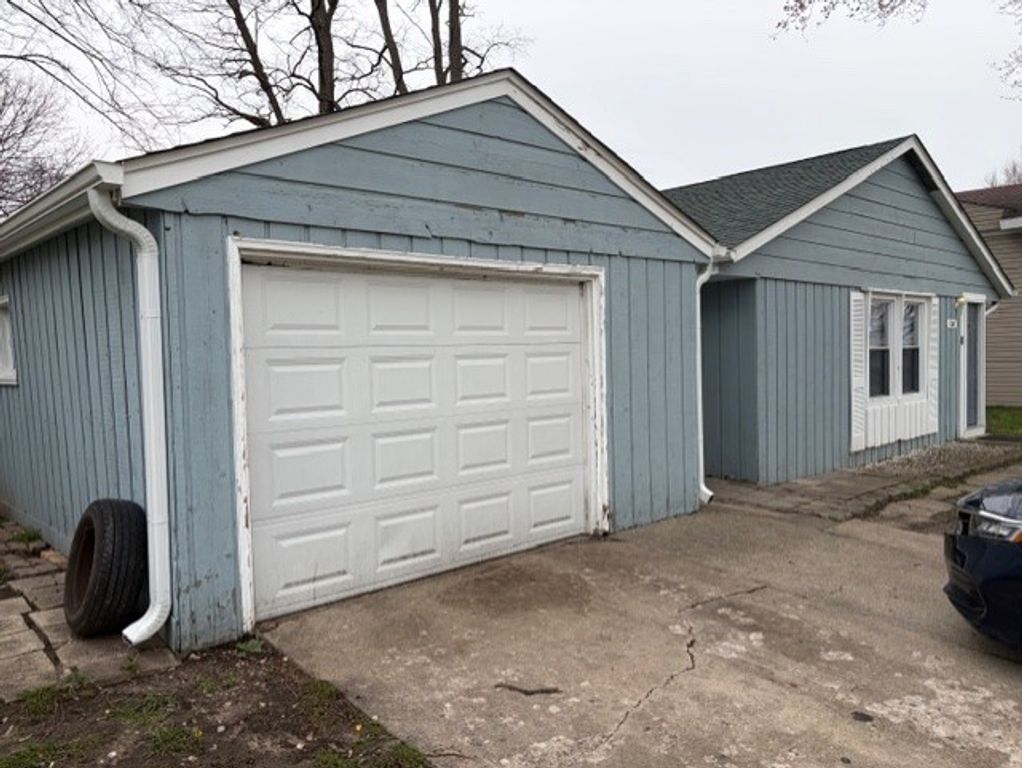 100 Hickory Drive, Carpentersville, IL 60110