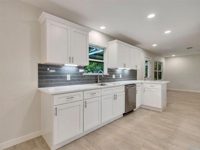 10315 Winding Trail Road, La Porte, TX 77571