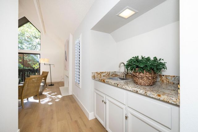 561 Thain Way, Palo Alto, CA 94306