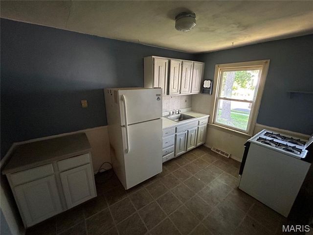 10217 Saint Katherine Lane, St Ann, MO 63074