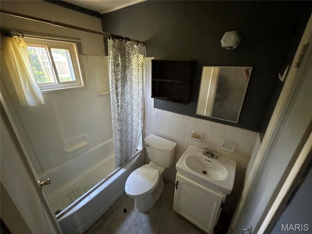10217 Saint Katherine Lane, St Ann, MO 63074