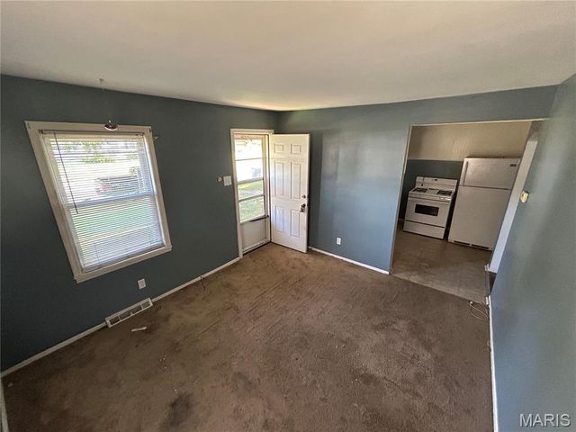 10217 Saint Katherine Lane, St Ann, MO 63074