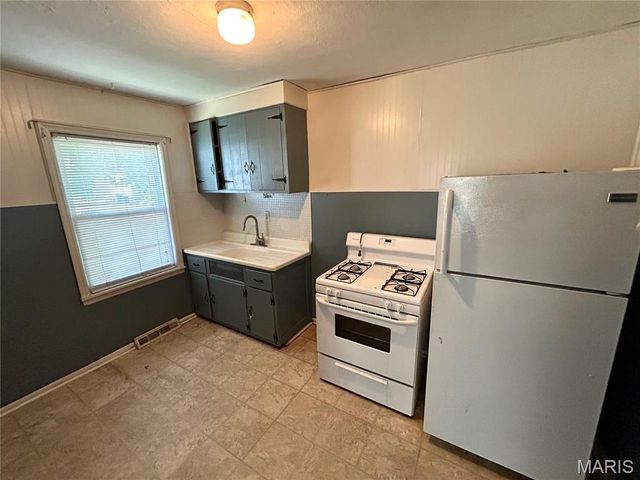 10217 Saint Katherine Lane, St Ann, MO 63074