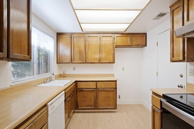 942 Sylvan Meadows Dr, Modesto, CA 95356