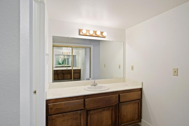 942 Sylvan Meadows Dr, Modesto, CA 95356