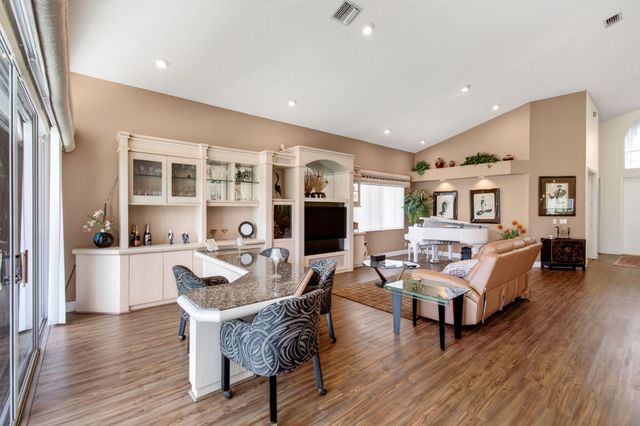 6070 Terra Mere Circle, Boynton Beach, FL 33437