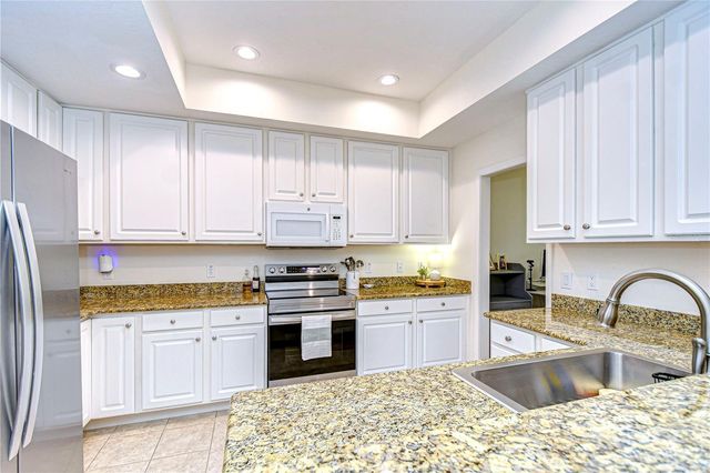 208 ELM VIEW COURT, Brandon, FL 33511