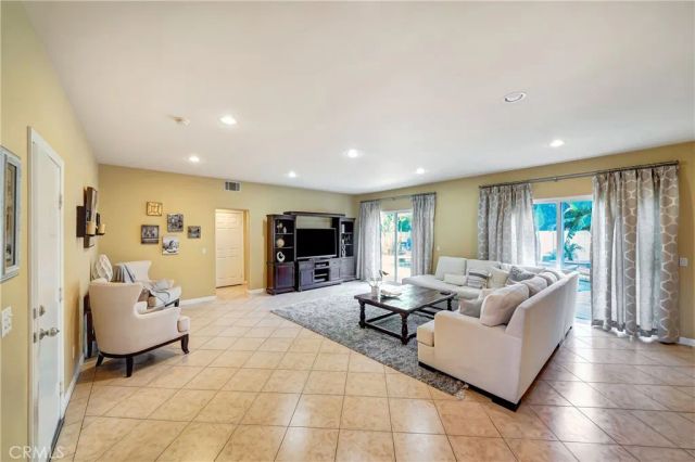 23556 Lull, West Hills, CA 91304