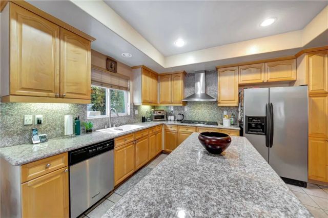 23556 Lull, West Hills, CA 91304