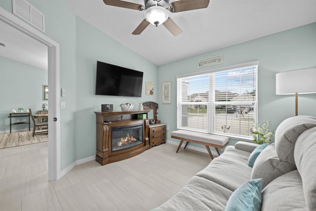 24 Fernon Ln, Palm Coast, FL 32137